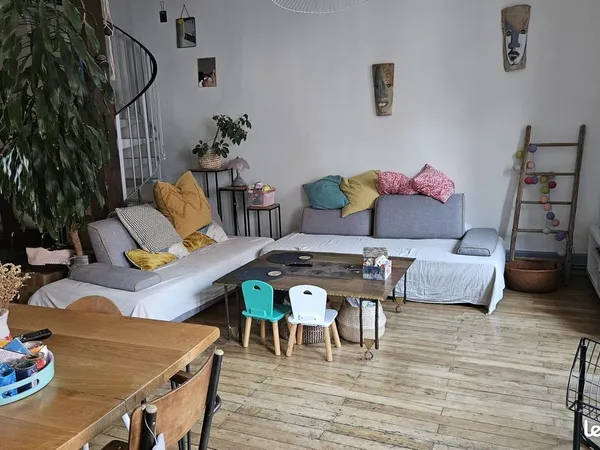 T3 meublé en duplex avec charme de l'ancien, proche place Sainte Anne de Baraban et gare Part-Dieu