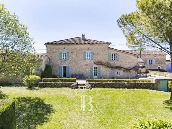 Ferme 8 pièces 300 m²