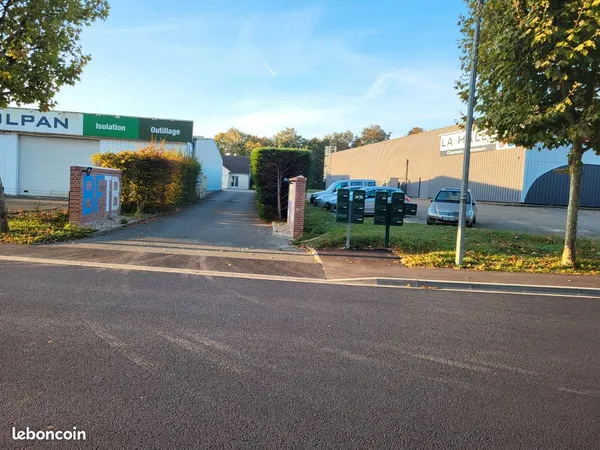 BUREAUX MEUBLES ZONE COMMERCIAL Barjouville