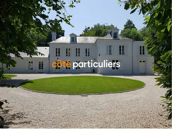 Manoir à Caen du XVIIIe siècle 350 m² Jardin clos