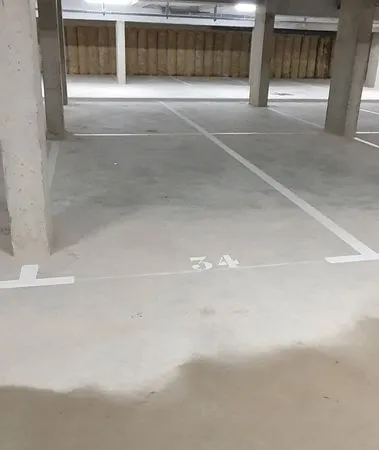 Place de parking double (2.5 x 10 m) avenue de grande bretagne