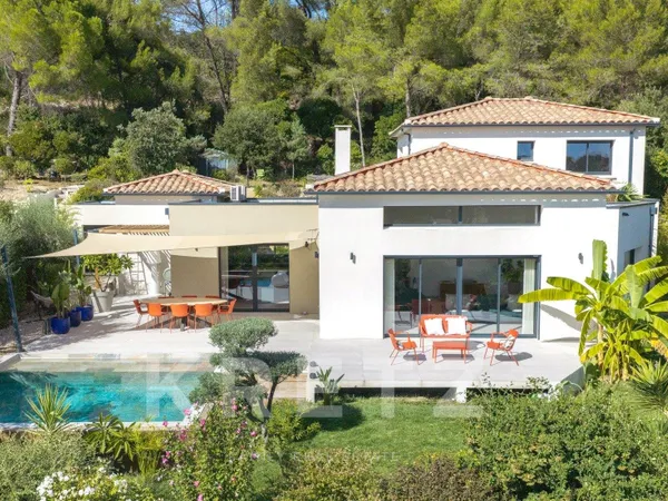Superbe villa contemporaine de 160m2 avec vue dégagée panoramique et au calme absolu