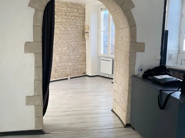 Appartement lumineux avec cachet - 1er étage - Centre-ville