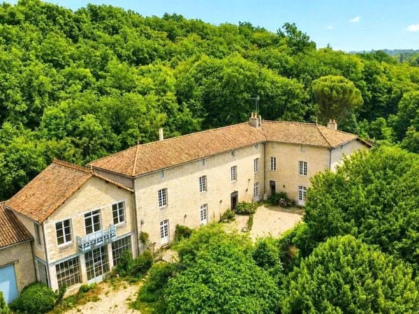 Maison 15 pièces 697 m²