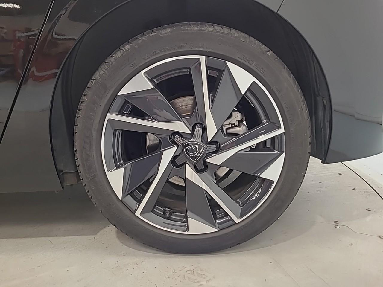 Peugeot 308 puretech 130ch s&s eat8 allure pack — photo 16