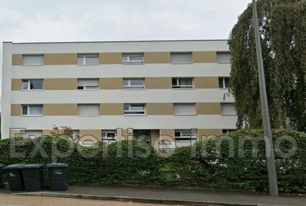 A LOUER Appartement 3 pièces de 80 m² avec un emplacement au s