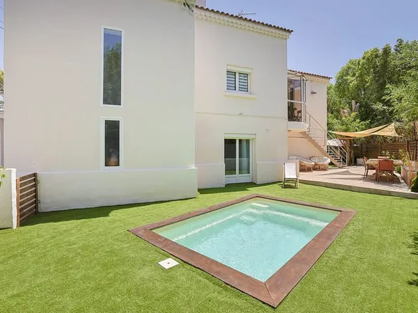 Maison composée de 3 appartements au Cap Brun