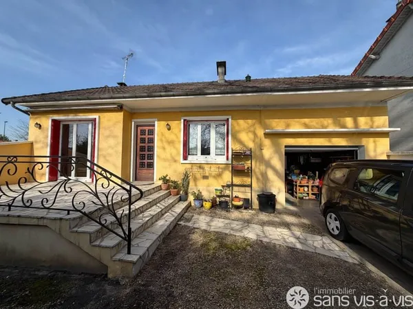 Maison individuelle avec garage et jardin face au lac