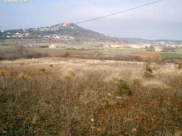 Haut Var, St Julien 2600m² non constructible cloturé