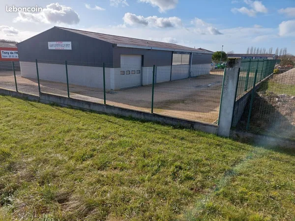 Bâtiment à louer 300 m²
