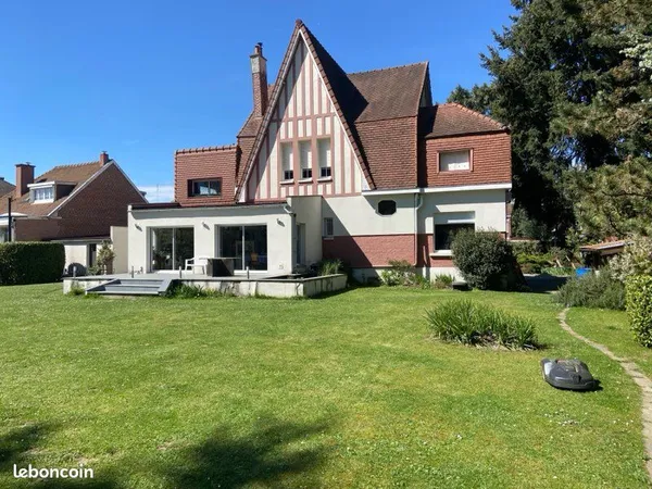 Maison de Maître à deux pas de la frontière belge