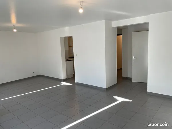 Loue Appartement - 4 pièces - 83 m² - dans une charmante résidence à la campagne