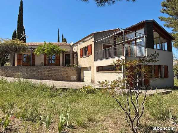Propriété 7 pièces 211 m²