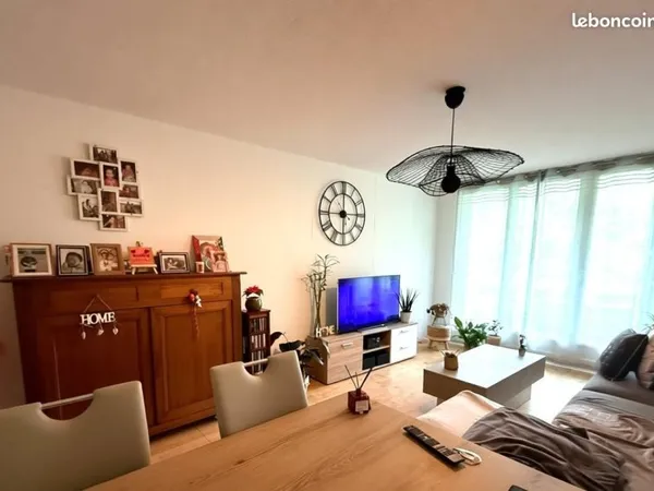 Haut de Lons, T3 de 68 m² avec balcon et vue sur le lac