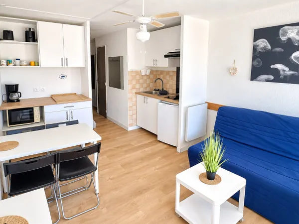 Le Grau-du-Roi-Studio cabine meublé à l'année avec terrasse