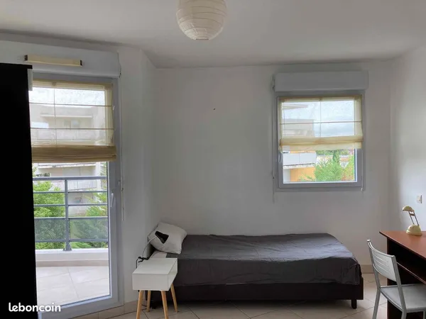 Loue belle chambre lumineuse étudiant.e chez l'habitant à 2' à pied du tram 2 Aiguelongue