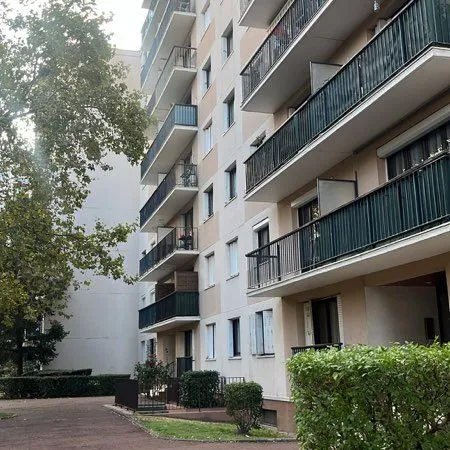 T3 de 84 m² lumineux avec balcon, parking et cave — Neuilly-sur-Marne