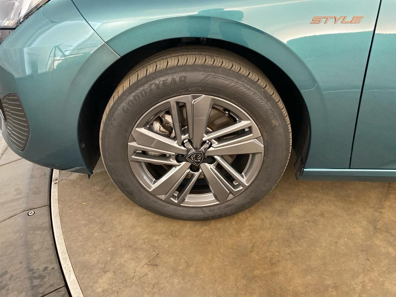 Peugeot 308 sw hybrid 145 e-dcs6 style — photo 11