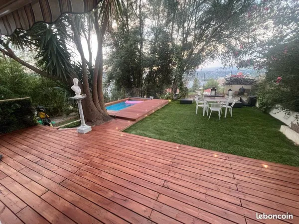 À vendre - 3 pièces de 68 m² entièrement rénové avec jardin de 250 m², piscine, garage et cave - Nic