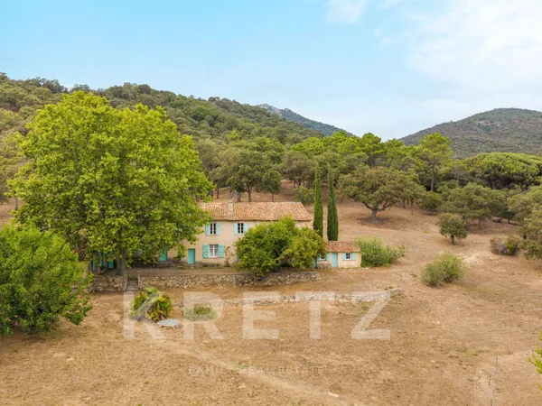 Grimaud - Ancien corps de ferme au coeur du Golfe de Saint-Tropez