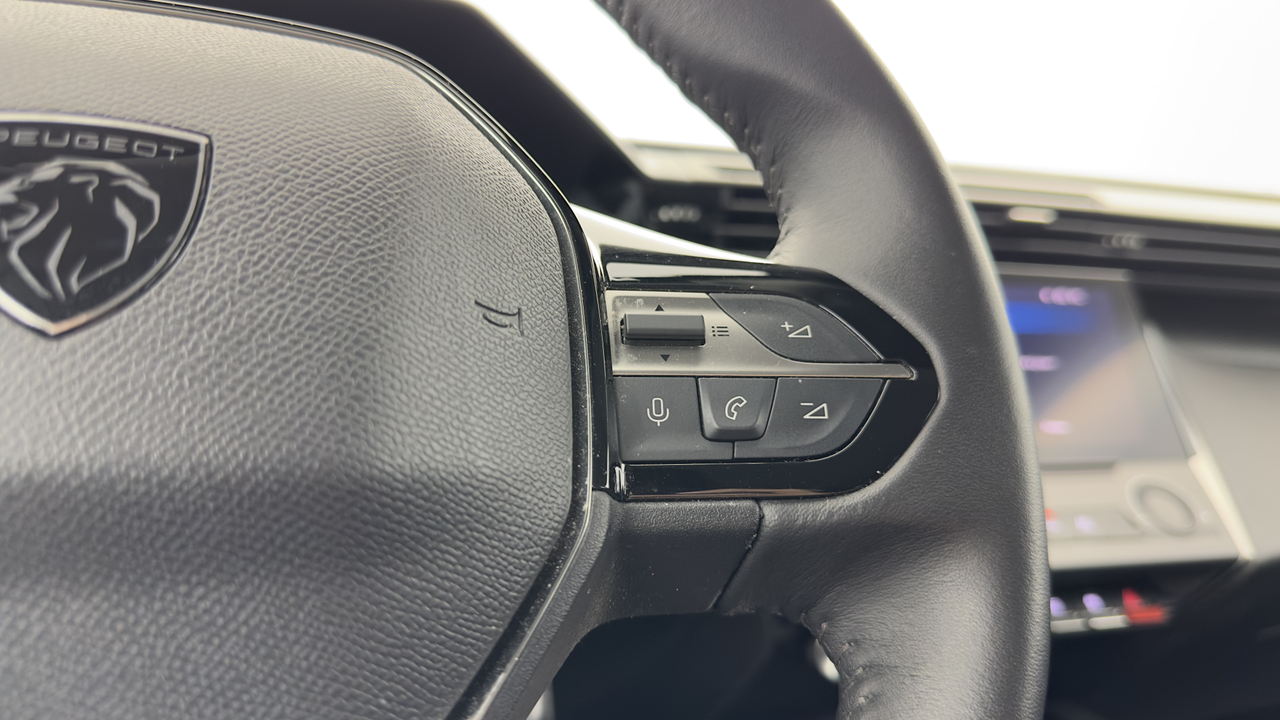 Peugeot 308 SW PHEV 180 e-EAT8 — photo 17