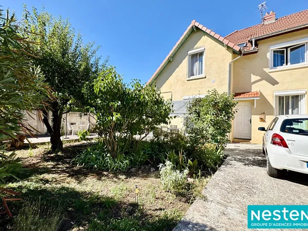 MAISON 64 M² -VILLEURBANNES - STATIONNEMENT - CAVES - PROCHES COMMODITES