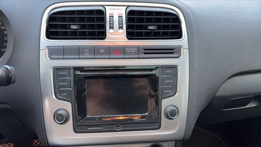 Volkswagen Polo 1.2 TSI 90 - Sportline – 2014 – 142090 km – Essence – Boîte Manuelle — photo 6