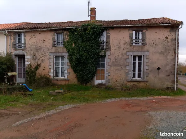 Maison en pierres de caractère 42000 euros
