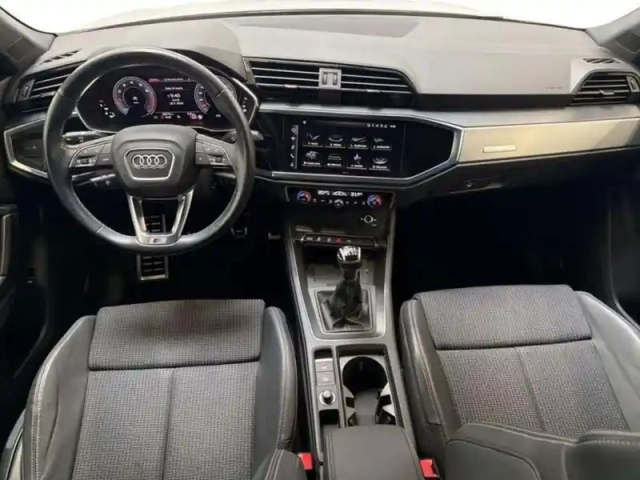 Audi Q3 35 tfsi 150 ch s line — photo 8