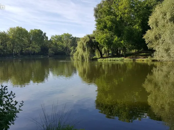 1h30 de Paris - Terrain arboré avec étang