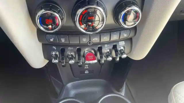 Mini Mini cabriolet cooper 136 ch dkg7 — photo 9