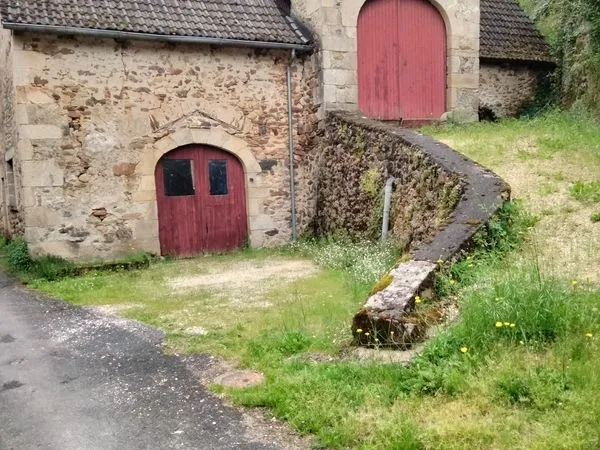 Grange en centre bourg vallée de la Dordogne