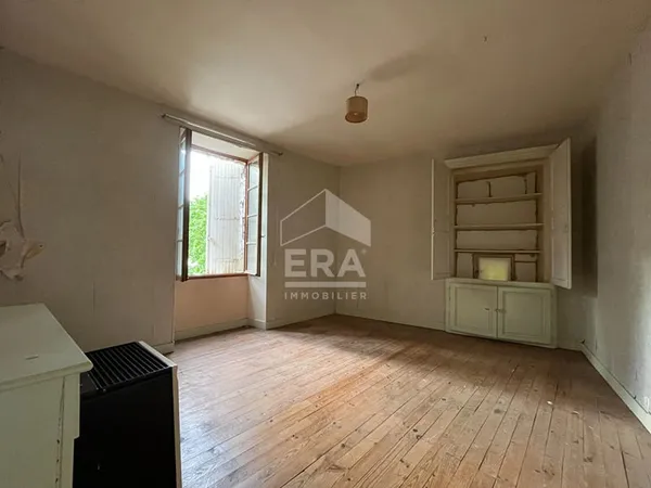 A VENDRE Maison de bourg en pierres à rénover à 20 km de Périgueux
