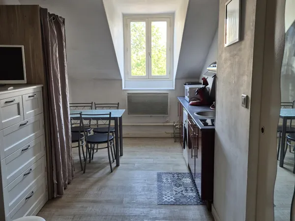 Loue studio meublé - Pau - Proche centre-ville - 13m²