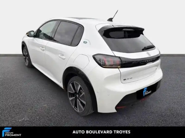 Peugeot 208 e- 136ch gt pack — photo 22