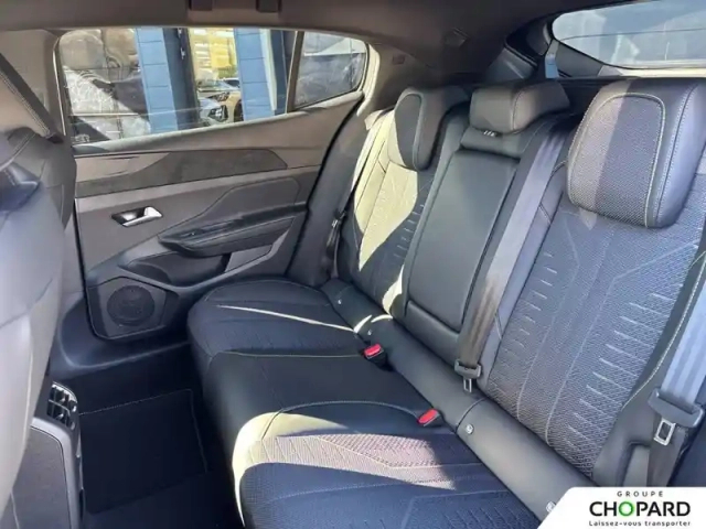 Peugeot 408 hybrid 145 e-dcs6 — photo 18