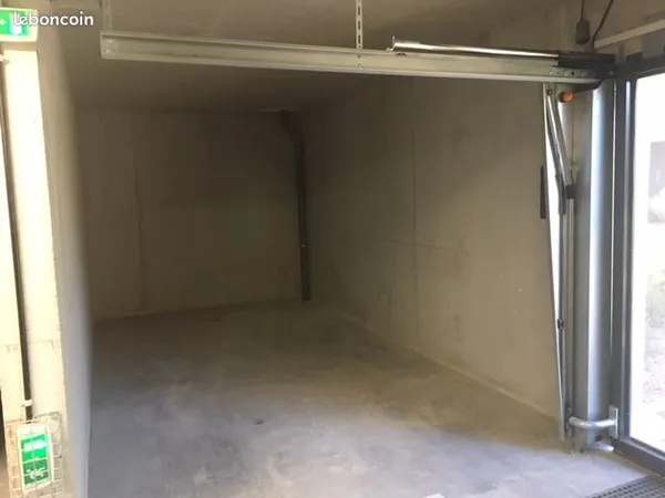 Box ouvert en sous-sol