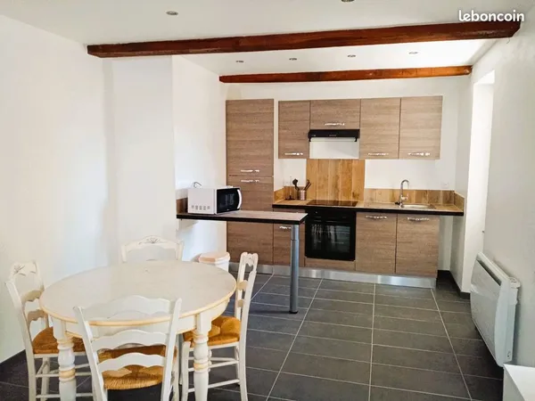 T2 80 m² avec petite terrasse