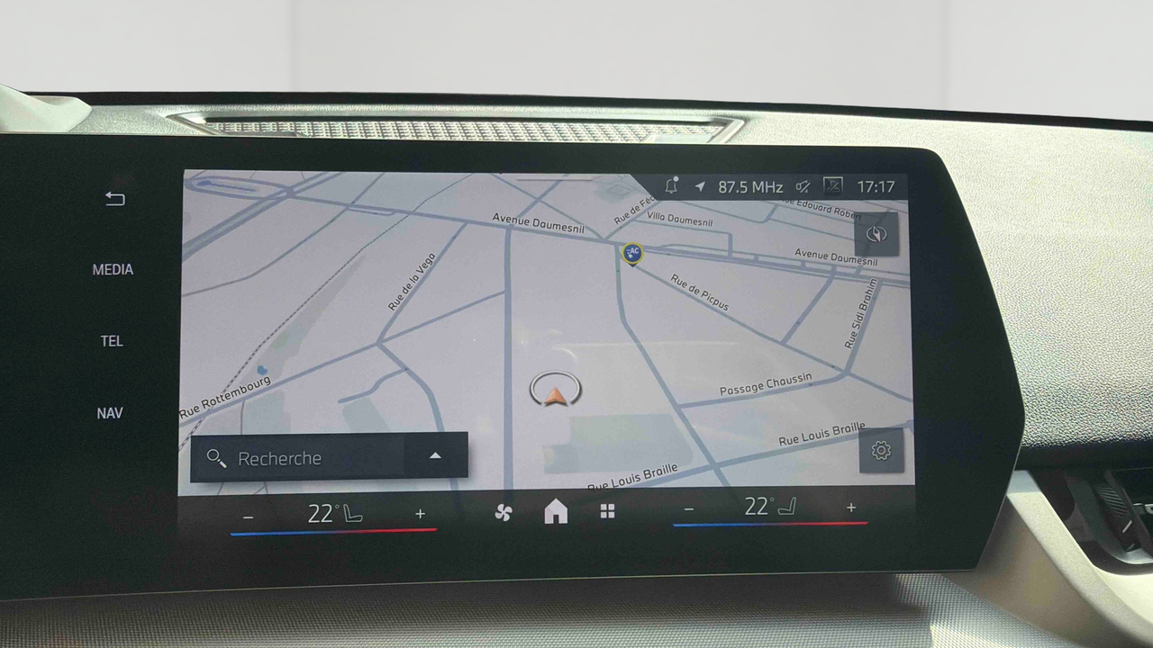 BMW iX2 eDrive20 204ch BVA — photo 16