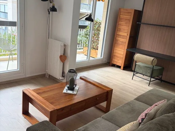 Meublé : Studio meublé 30 m² - Rueil-Malmaison Buzenval