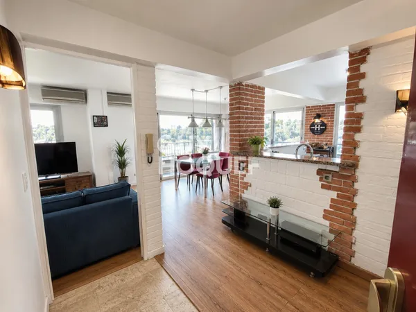 LE CANNET - Spacieux appartement avec terrasse, parking et fort potentiel