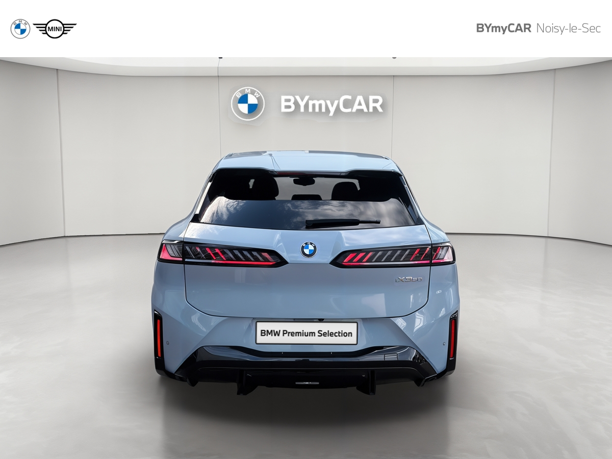 BMW iX3 50 xDrive — photo 4