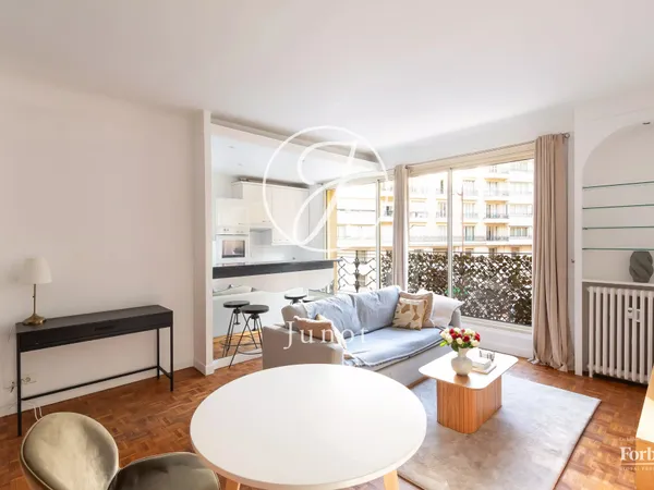 Paris 16e - PASSY / TOUR - Grand studio esprit 2 pièces - 45,87m² Carrez - 1 chambre