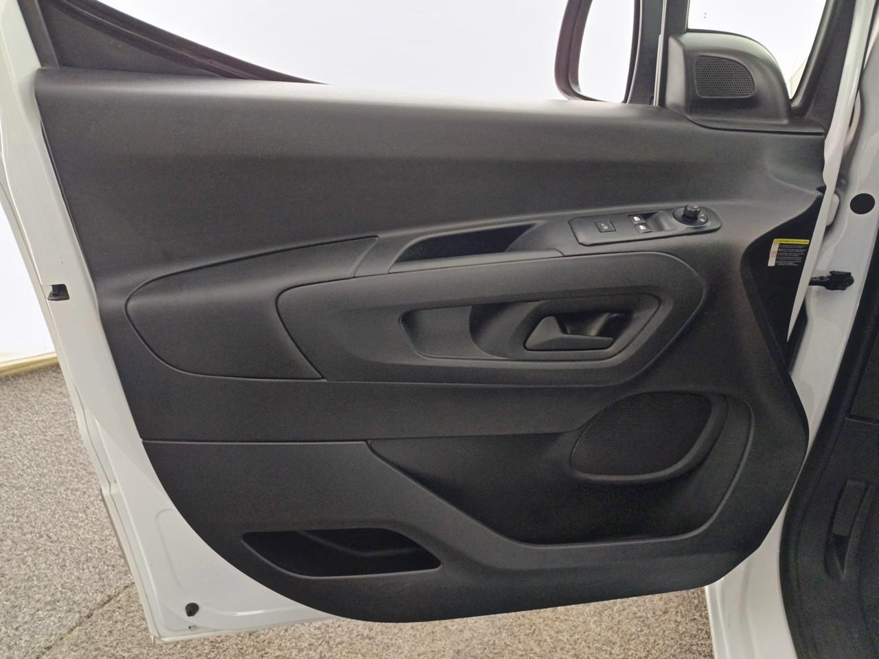Peugeot Partner fourgon standard 650 kg bluehdi 100 s&s bvm6 premi — photo 28