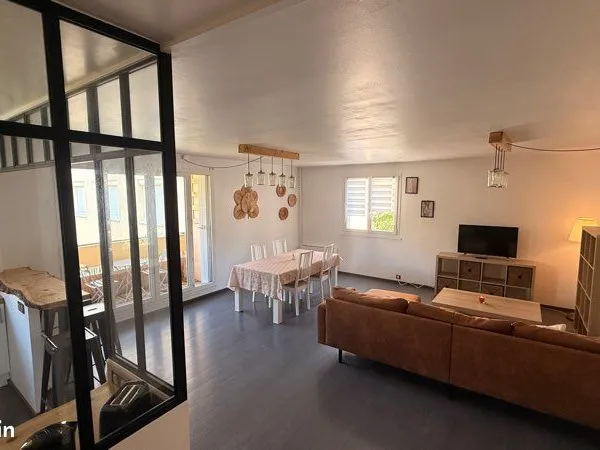 Chambre en colocation uniquement féminine - 110m² - Reims - Proche Université & tram - 450 CC