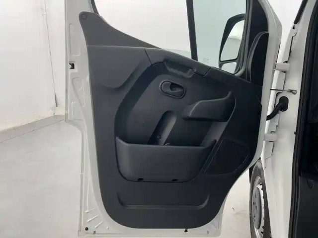 Renault Master fgn trac f3500 l2h2 blue dci 135 — photo 10