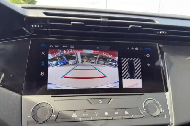 Peugeot 308 plug-in hybrid 195 ch e-dcs7 — photo 19