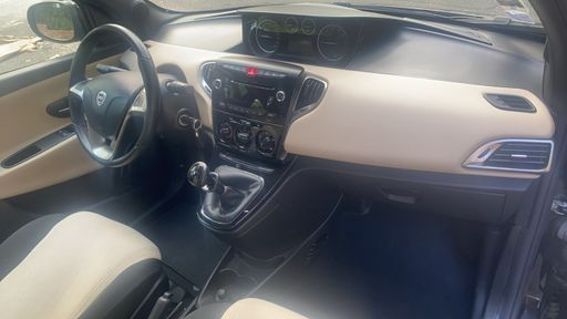 Lancia Ypsilon 1.2 69 - Gold – 2014 – 57800 km – Essence – Boîte Manuelle — photo 19