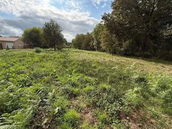 Terrain 925 m²