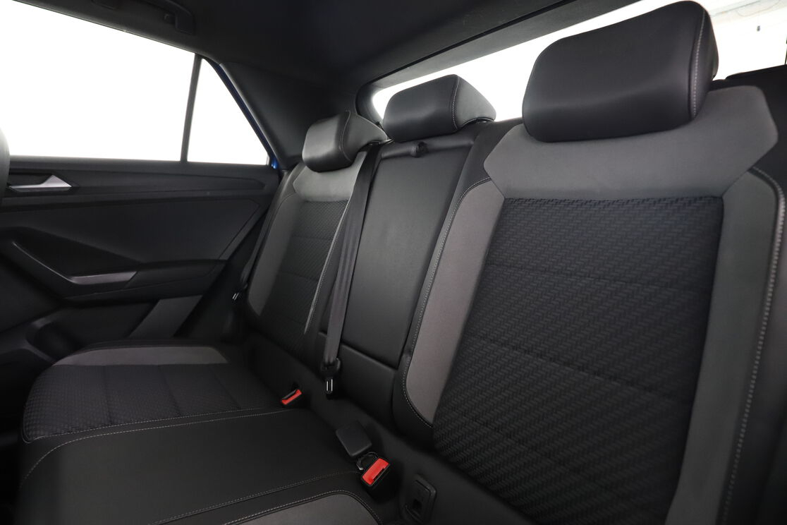 Volkswagen T-Roc 1.5 TSI EVO R-Line DSG7 — photo 13